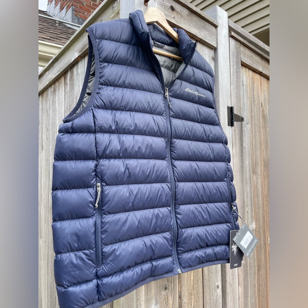 Navy Men’s Vest. NWT